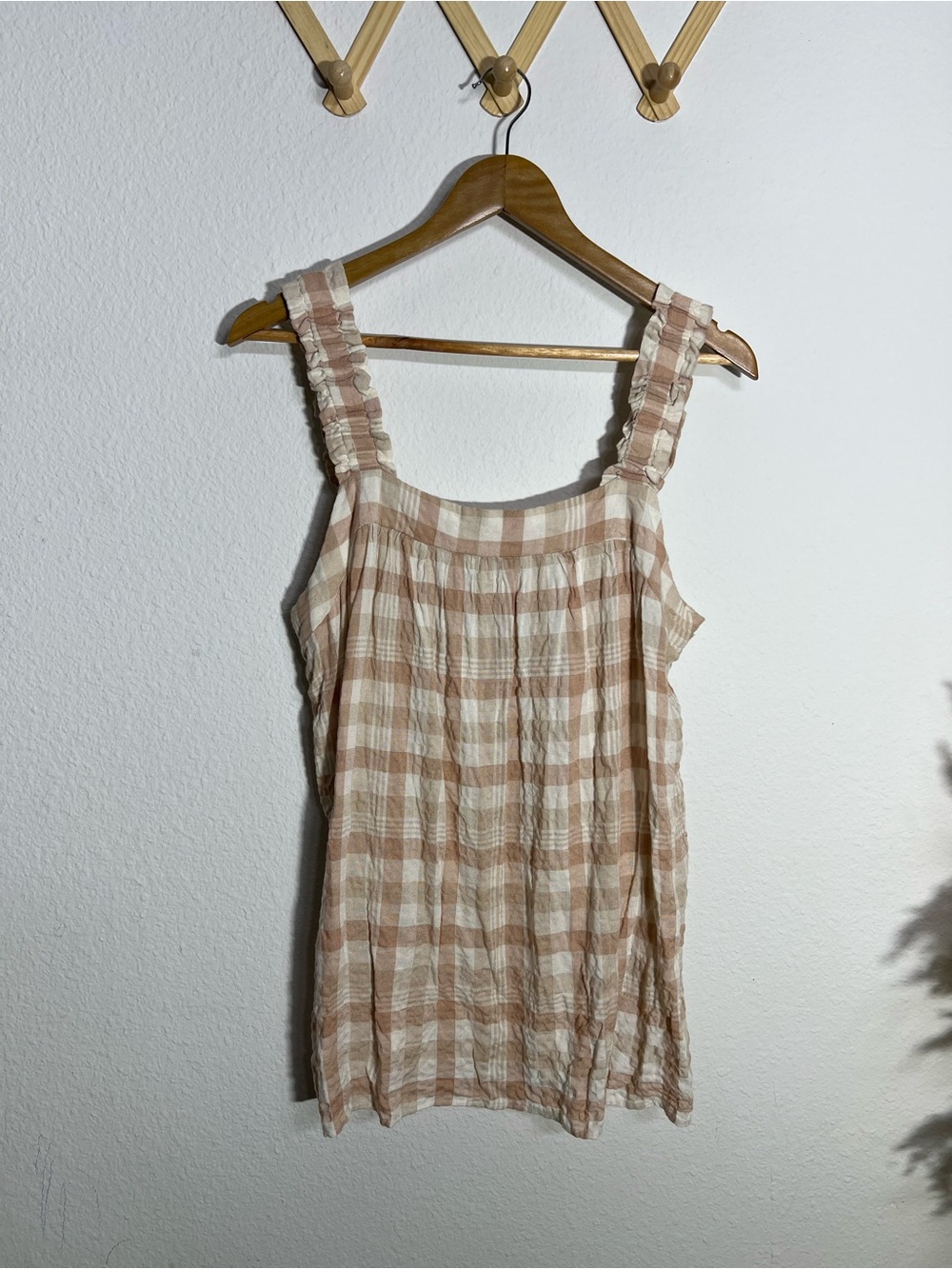JANE & DELANCEY • neutral plaid/gingham sleeveless swing tank top size large